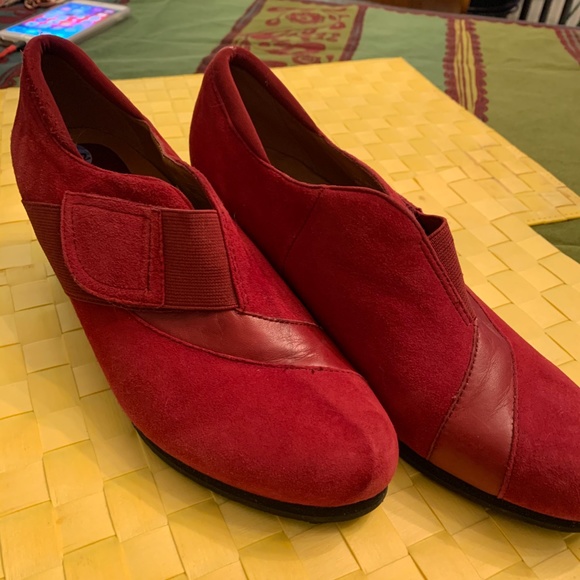 Earthies Red Suede Ankle Boots - Picture 3 of 5